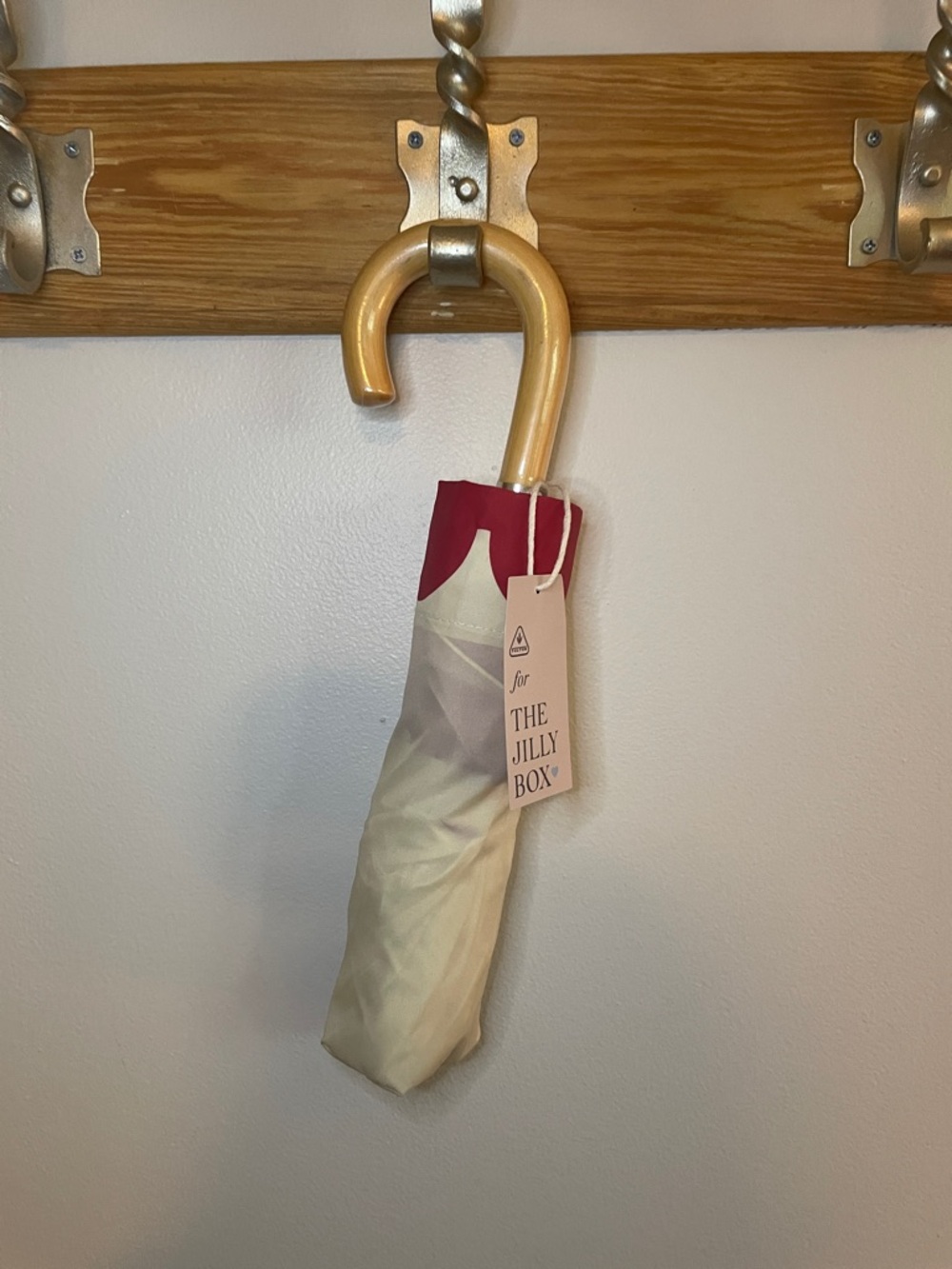 Fulton Beige and Red Umbrella with Wooden Handle- Jilly Box